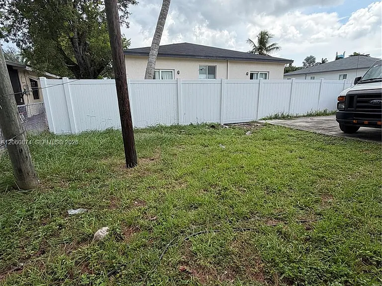4073 SW 52nd St #1-2 — Photo 19
