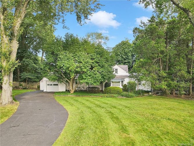 1st image of 32 Wells Ave