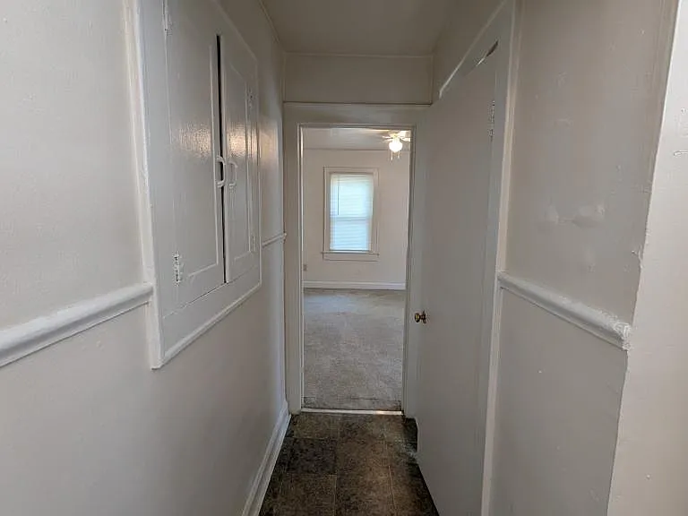 1435 W 32nd St — Photo 5