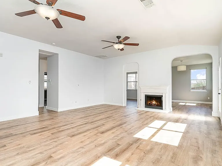 1300 Clear Creek Dr — Photo 5