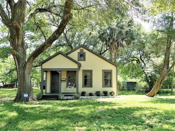 830 Fowlkes St, Sealy, TX 77474