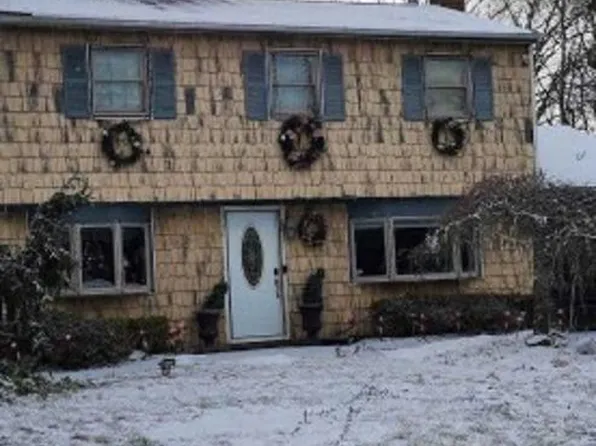 20 Revere Cir, Port Jefferson Station, NY 11776