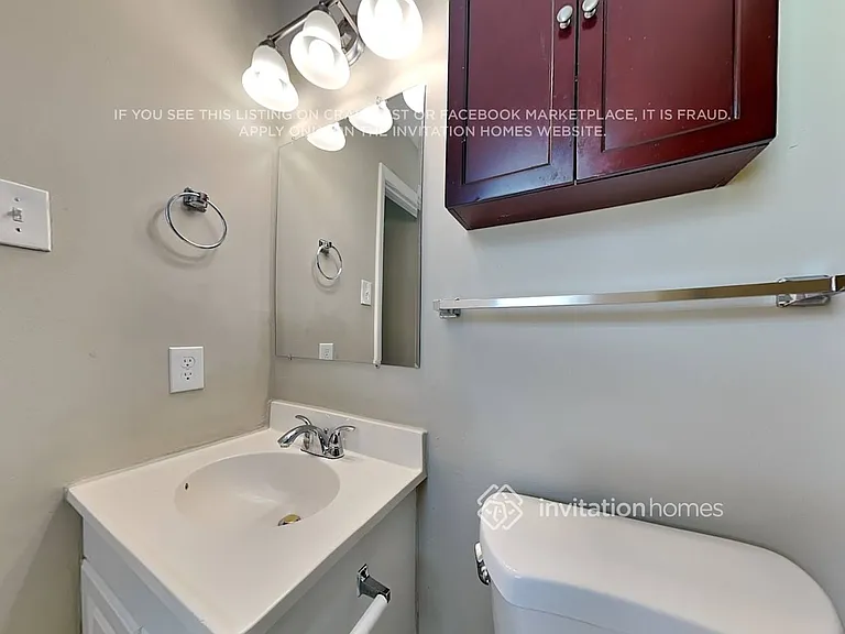 812 E John St — Photo 14