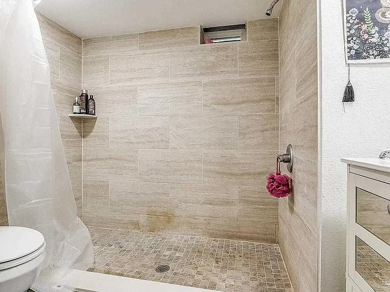 3401 W Jackson St #C — Photo 2