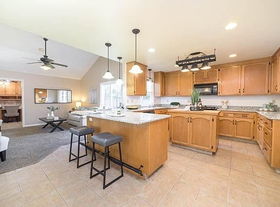 2nd image of 877 Canyon Ct