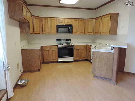 3rd image of 4805 Shenandoah Dr