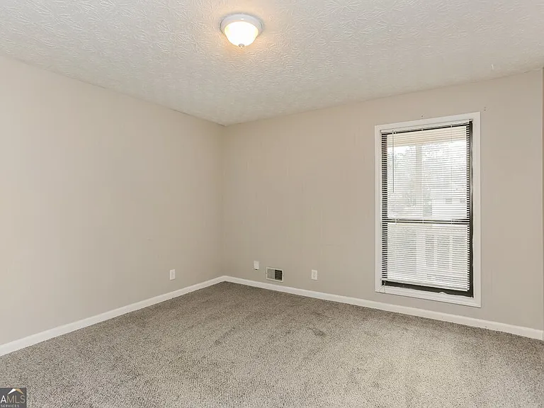 1535 Springwood Dr SE #B — Photo 14