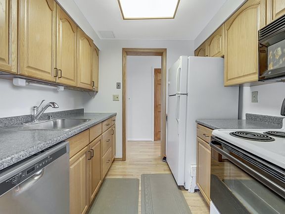 5th image of 1600 Center Ave APT 7I