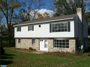 1265 Woodmere Rd, Pottstown, PA 19464