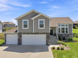 800 Wright St, Pleasant Hill, MO 64080