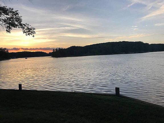 135' of western lake front