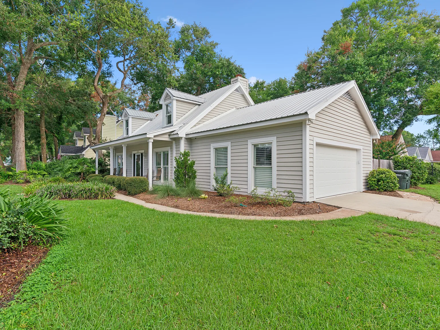 4 bed, 2.5 bath, 1764 sqft, $4,000 — Photo 2
