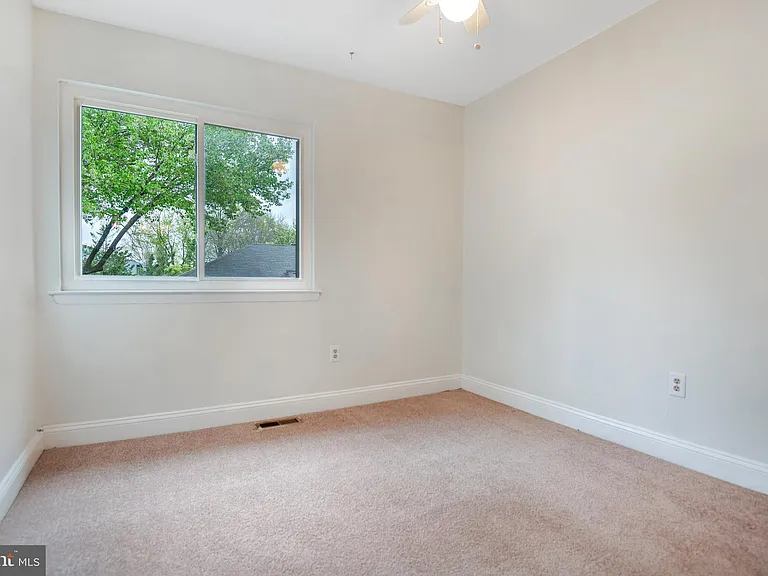 1055 Cedar Ridge Ct — Photo 11