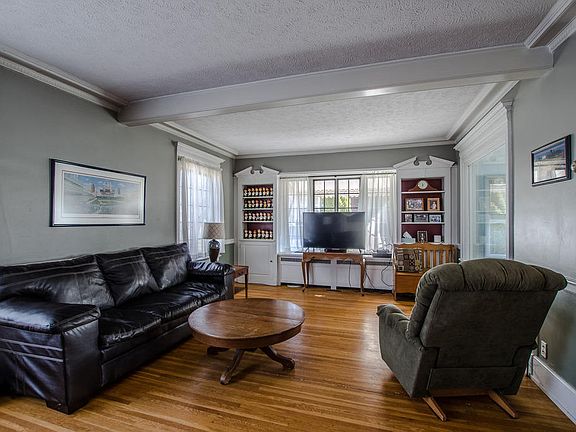 3rd image of 42 Grand Blvd