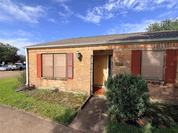 8808 Wilcrest Dr, Houston, TX 77099