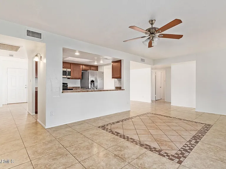 3929 S Pine St — Photo 3