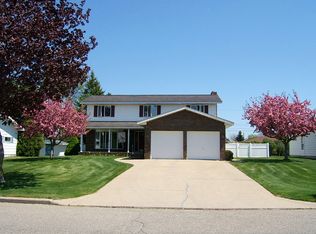 413 S 30th St, Escanaba, MI 49829