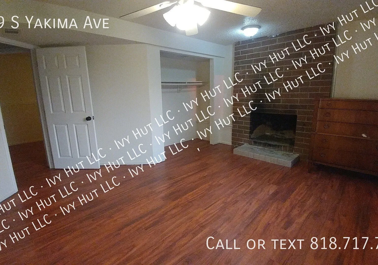 HUGE 6 Bedroom House! 2 Kitchens and 4 Separate Entrances Fully Fenced Yard and Pets Welcome — Photo 4