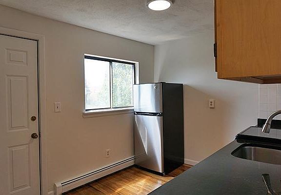 4th image of 7 Pine St #1