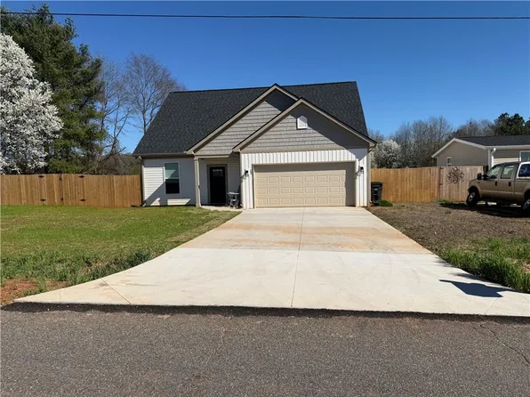 102 Turkey Trot Rd, Williamston, SC 29697