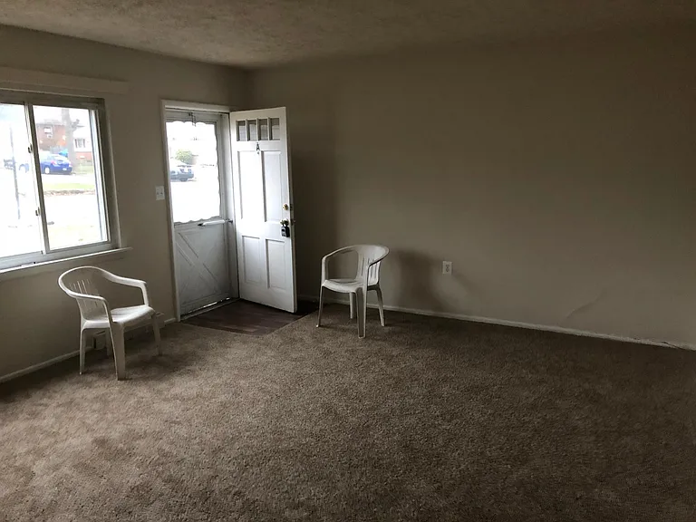 528 Kuethe Rd NE #A — Photo 9