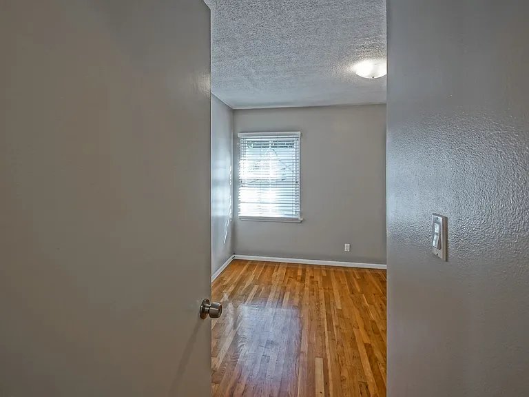 14226 Isis Ave — Photo 23