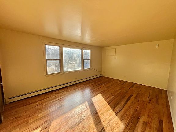 4th image of 13507 Seeley Ave