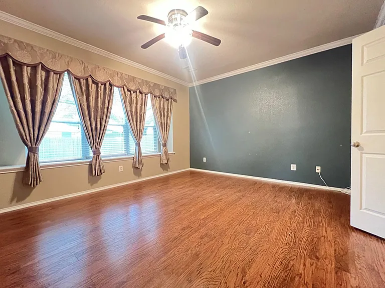 2323 Little Elm Trl — Photo 11