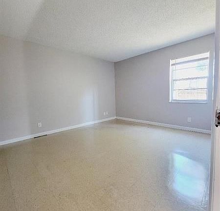 4th image of 337 Melody Ln #2