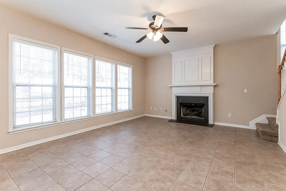 4 bed, 2.0 bath, 2002 sqft, $2,425 — Photo 4