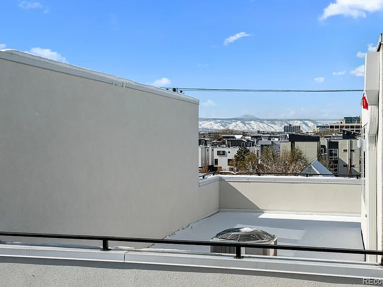 1624 Irving St #1 — Photo 32