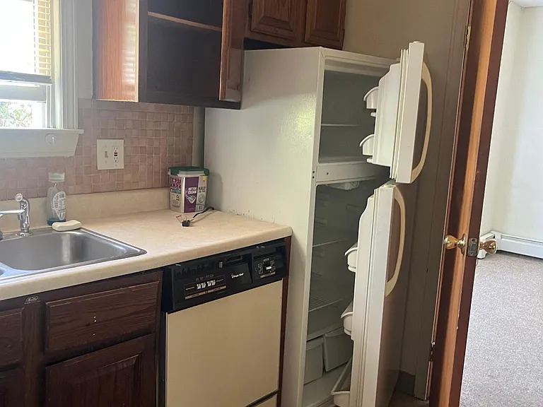 83-85 California Ave #2-R — Photo 6