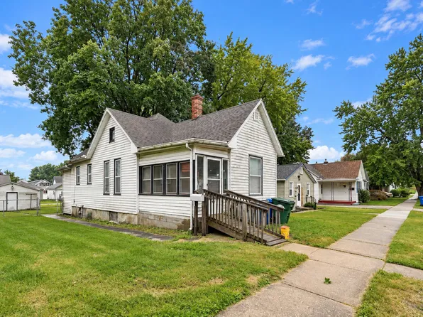 633 Locust Pl, Clinton, IA 52732