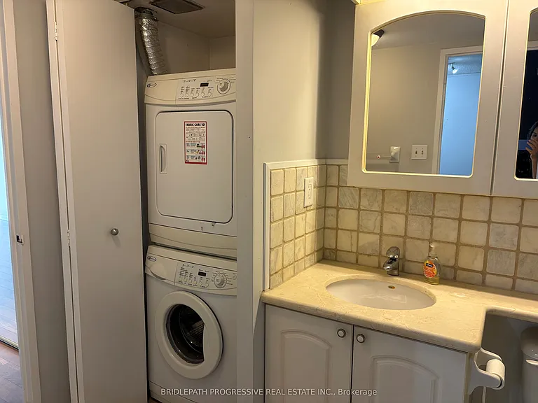 1001 Bay St E #2410 — Photo 10