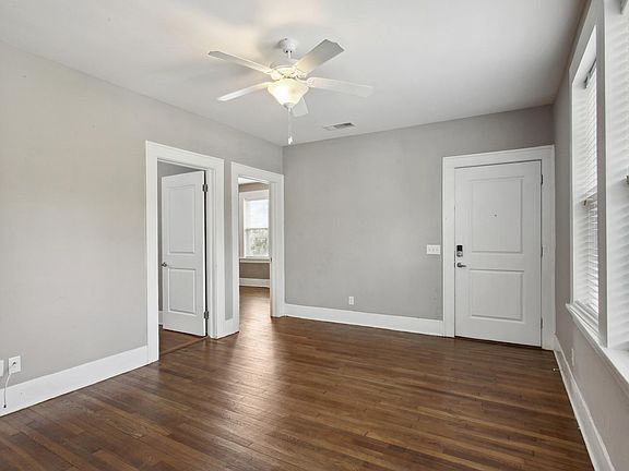 3rd image of 631 E 39th St #A
