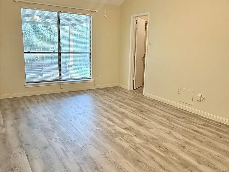 17407 Chamberlain Dr — Photo 14