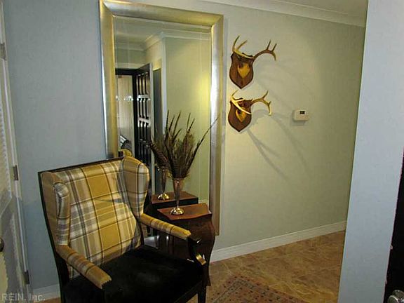 3rd image of 700 Oriole Dr APT 625C