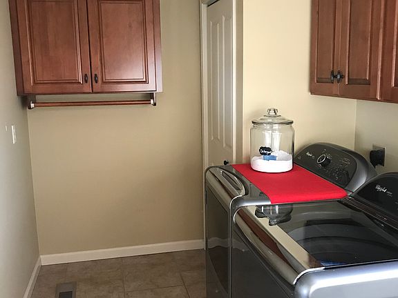 2nd image of 1413 Holly Dr