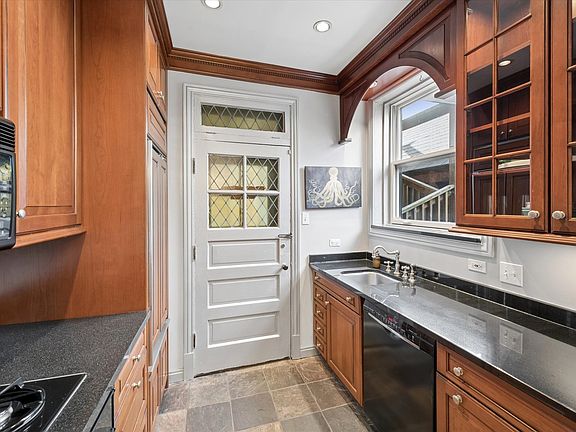 5th image of 4410 N Hermitage Ave APT 2E