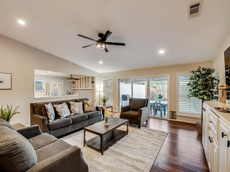 8810 Vista Oaks Cir — Photo 26
