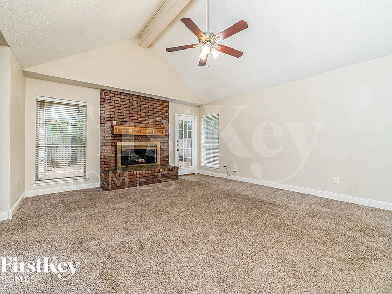 5624 Lordsburg Trl — Photo 2