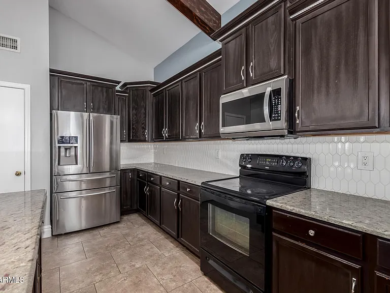 8406 W Pioneer St — Photo 15