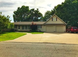601 N Western Ave, Girard, KS 66743