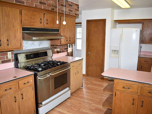 5th image of 626 Bennett Dr NE