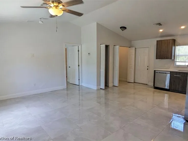 533 Embracer St NW — Photo 3
