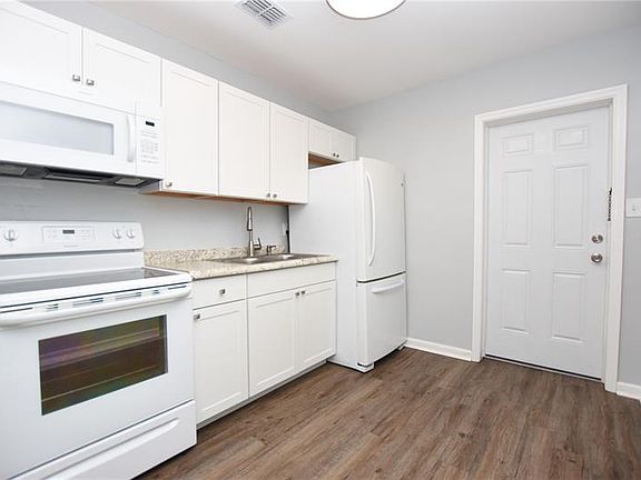 5th image of 2445 Lakeview St