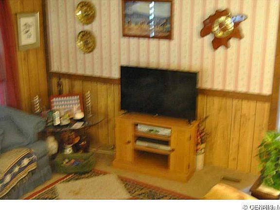 4th image of 7 Fred Dr