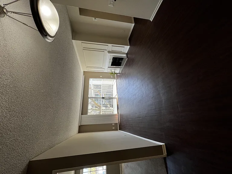 Versailles on the Lake Apartments — Photo 127