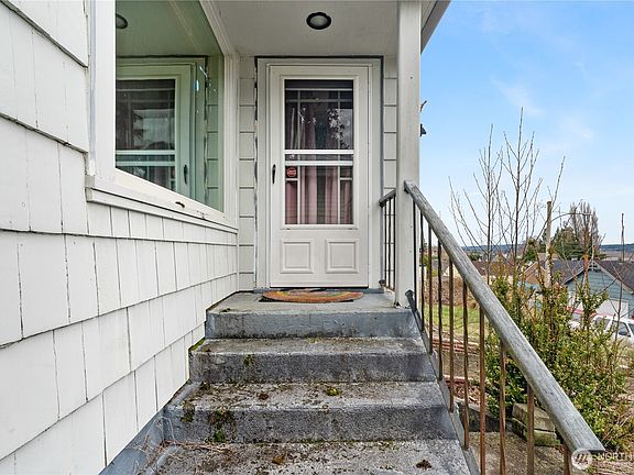 3rd image of 1710 Isabel Way