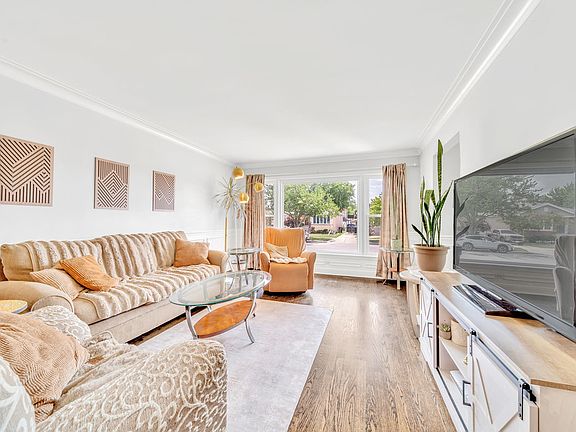 4th image of 3052 W 100th St